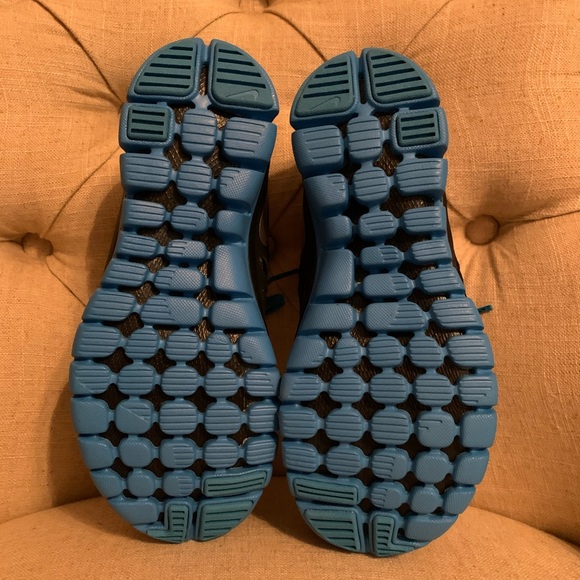 Kids Nike shoes, never worn - Picture 2 of 3